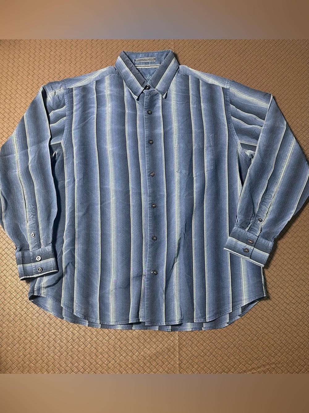 Tommy Bahama Men’s Striped Blue casual Button Shirt 100% Silk Size Large